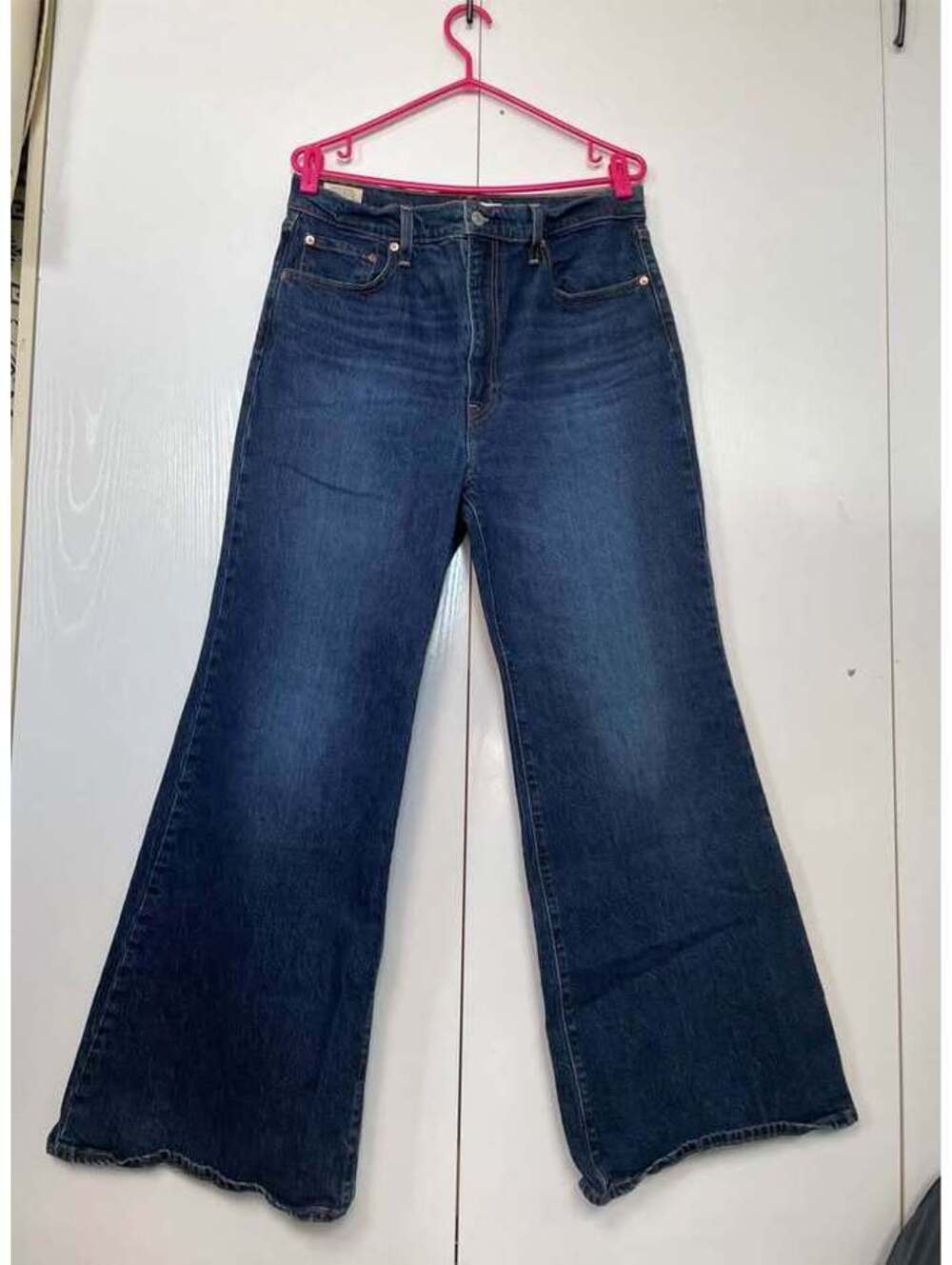 Levi’s Ribcage Bell High-Rise Flare Jeans W32